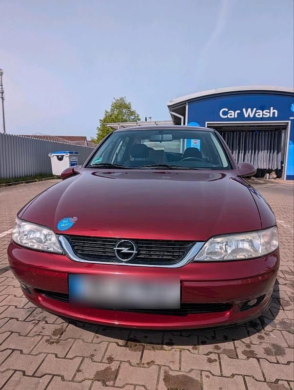 Usata Opel Vectra Edition 101 CV (74 kW) 2001 Rosso Berlina