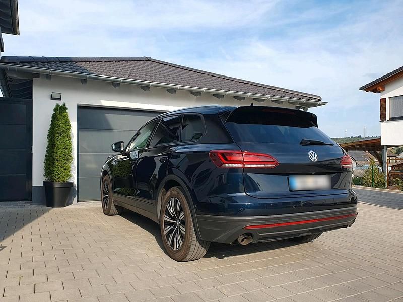 Używany VW Touareg 231 KM (169 kW) 2018 Niebieski SUV