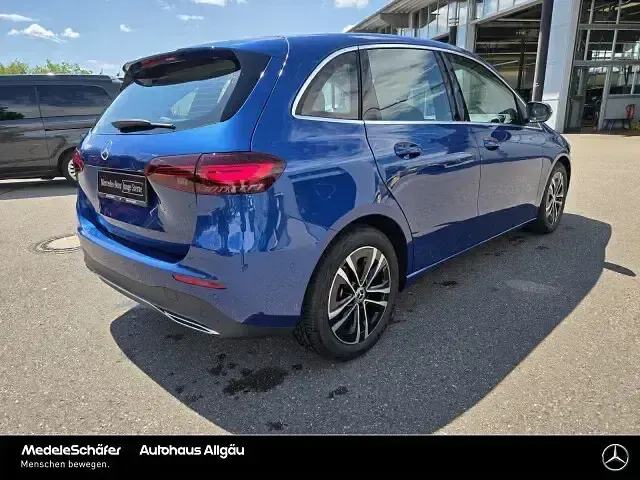 Gebraucht Mercedes B200 Progressive 163 PS (119 kW) 2024 Lack spektralblau Kleinwagen