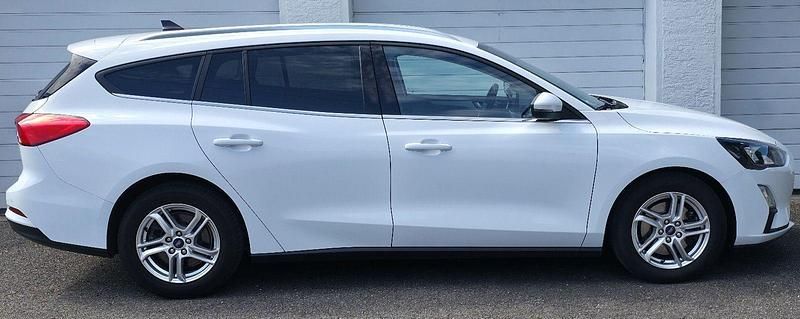 Gebraucht Ford Focus Cool & Connect 120 PS (88 kW) 2020 Weiß Limousine