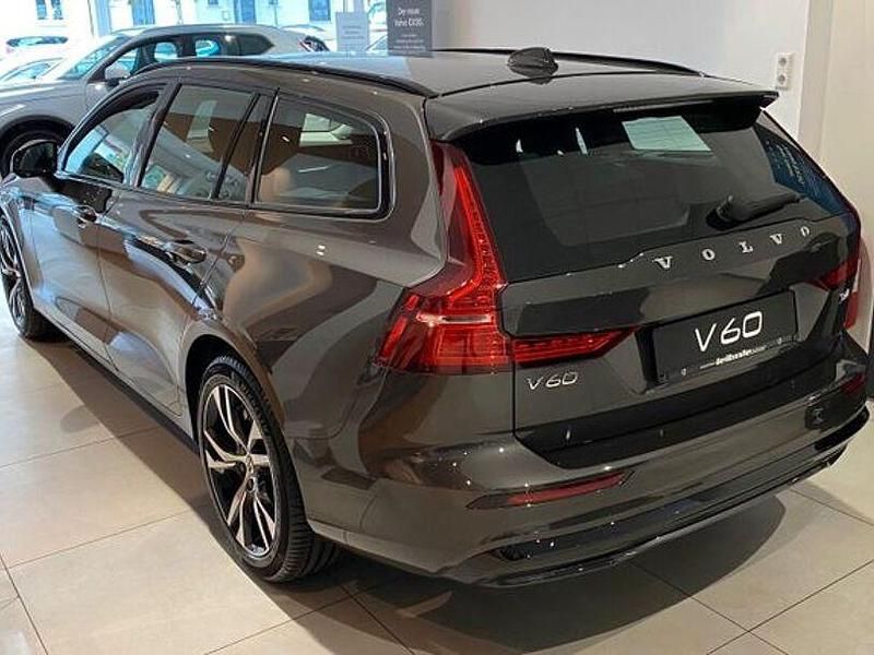 Gebraucht Volvo V60 Plus 197 PS (144 kW) 2024 Platinum grey Kombi
