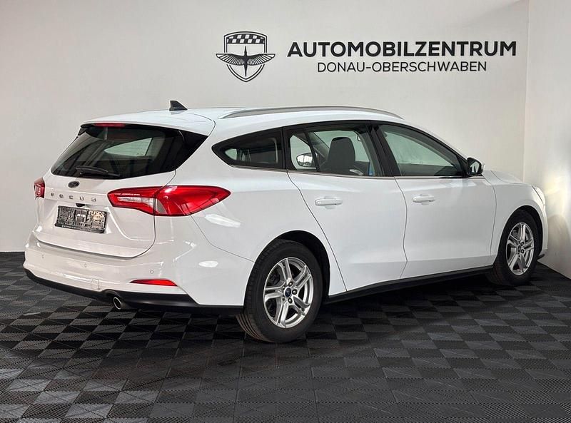 Gebraucht Ford Focus Cool & Connect 120 PS (88 kW) 2020 Weiß Kombi