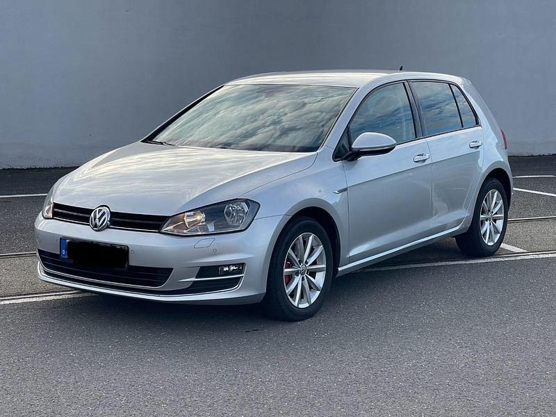 Gebraucht VW Golf VII LOUNGE 110 PS (80 kW) 2015 Silber Kleinwagen
