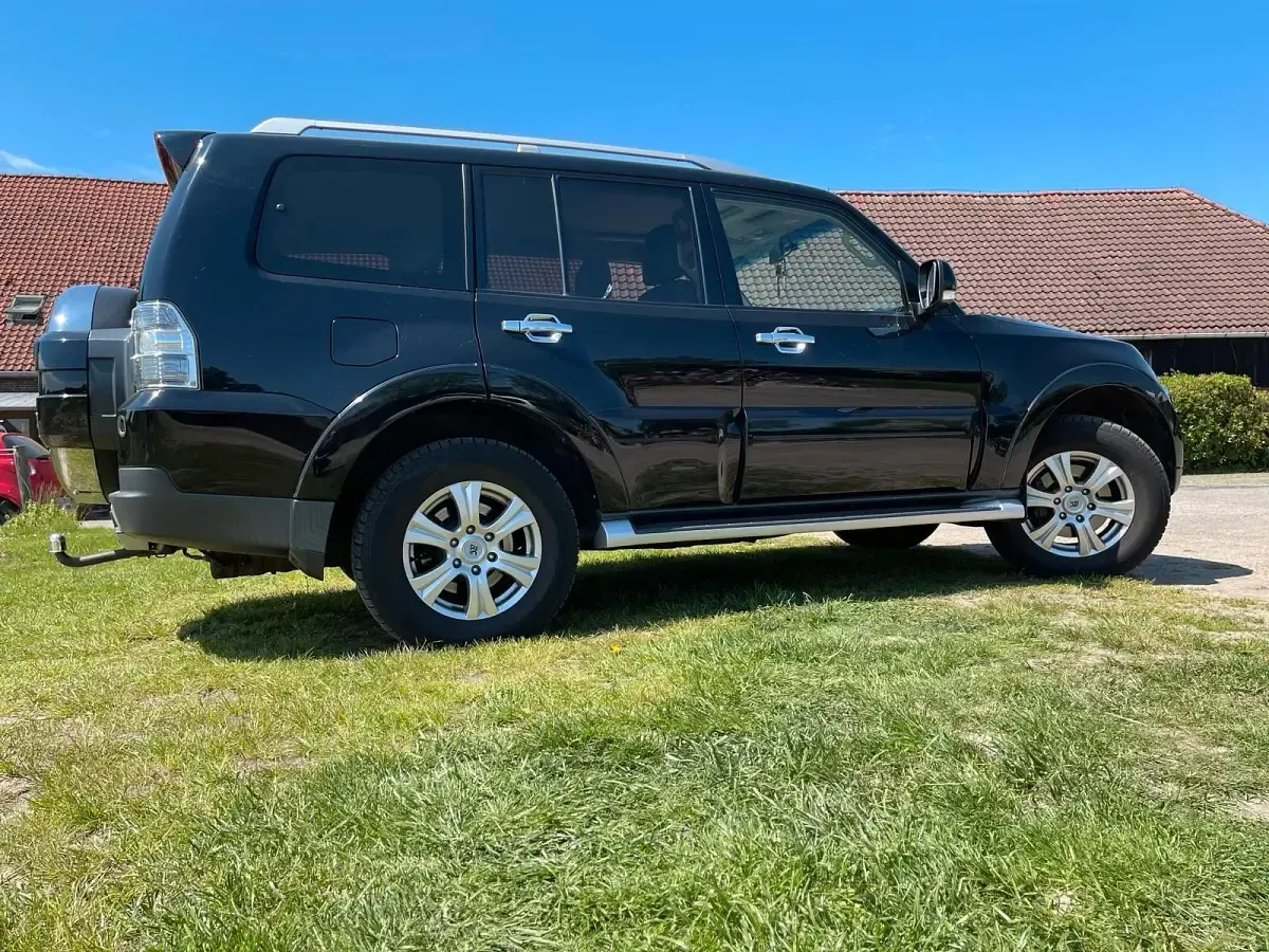 Gebraucht Mitsubishi Pajero 250 PS (183 kW) 2007 Schwarz SUV