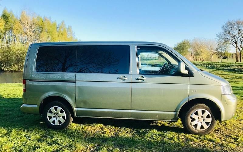 Usado VW Caravelle 131 CV (96 kW) 2005 Verde Van