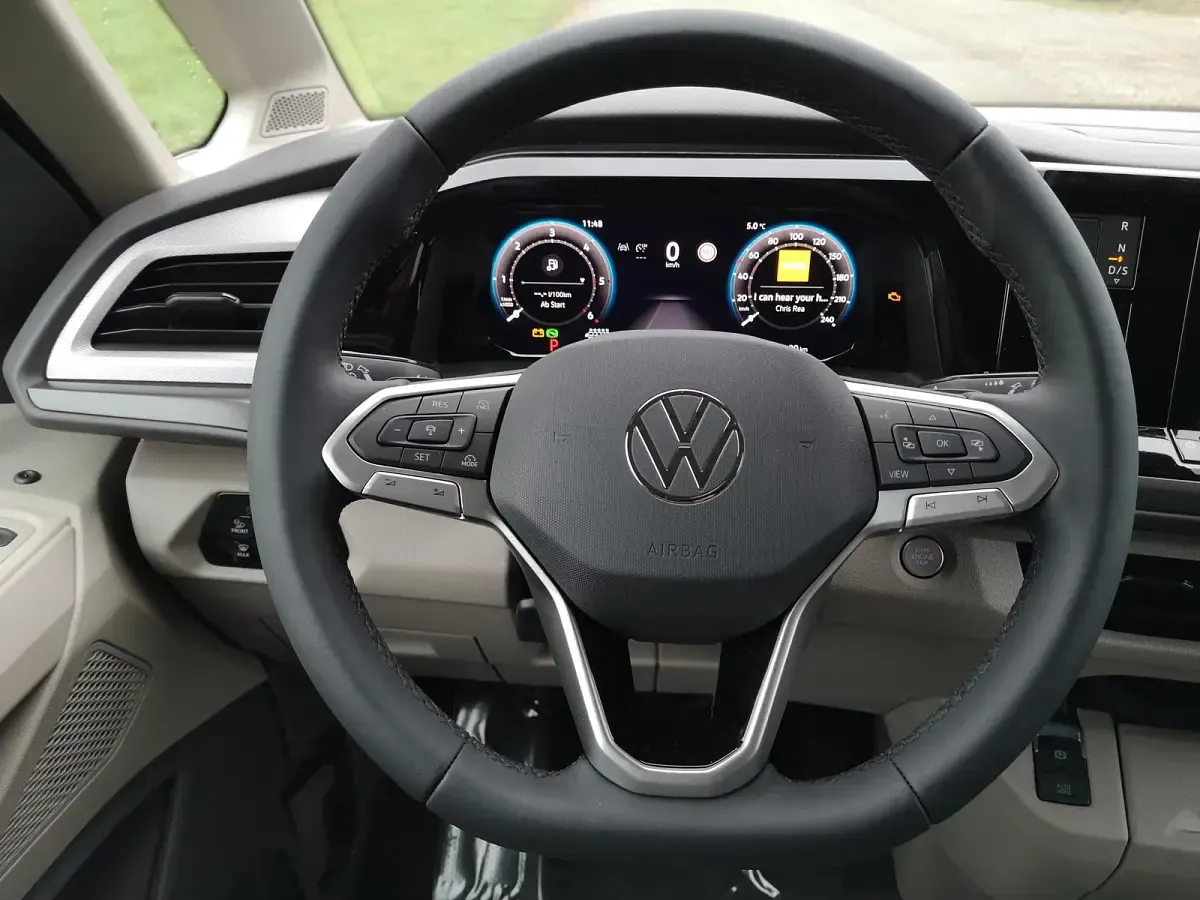 Neu VW Multivan Edition 150 PS (110 kW) 2026 Weiß (candyweiß) Van / Kleinbus