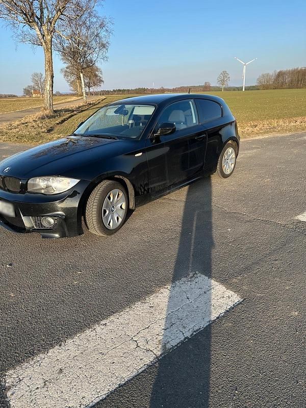 Gebraucht BMW 116 122 PS (89 kW) 2012 Schwarz Kleinwagen