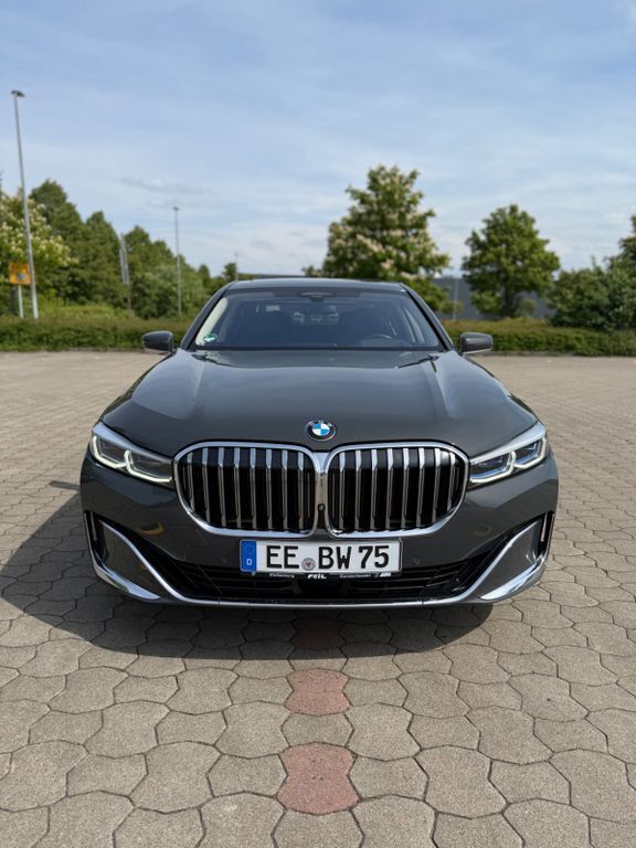 Schwarz Gebraucht 2019 BMW 750 Limousine | 47.400 € (Guter Preis) - Bild 1/4