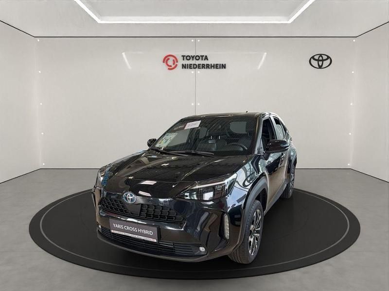 Schwarz Neu 2025 Toyota Yaris Cross SUV | 31.333 € (Etwas zu teuer) - Bild 1/4
