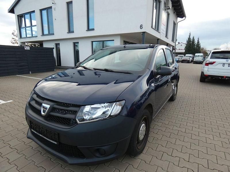 Blau Gebraucht 2015 Dacia Sandero Essentiel Limousine | 1.890 € (Superpreis) - Bild 1/4