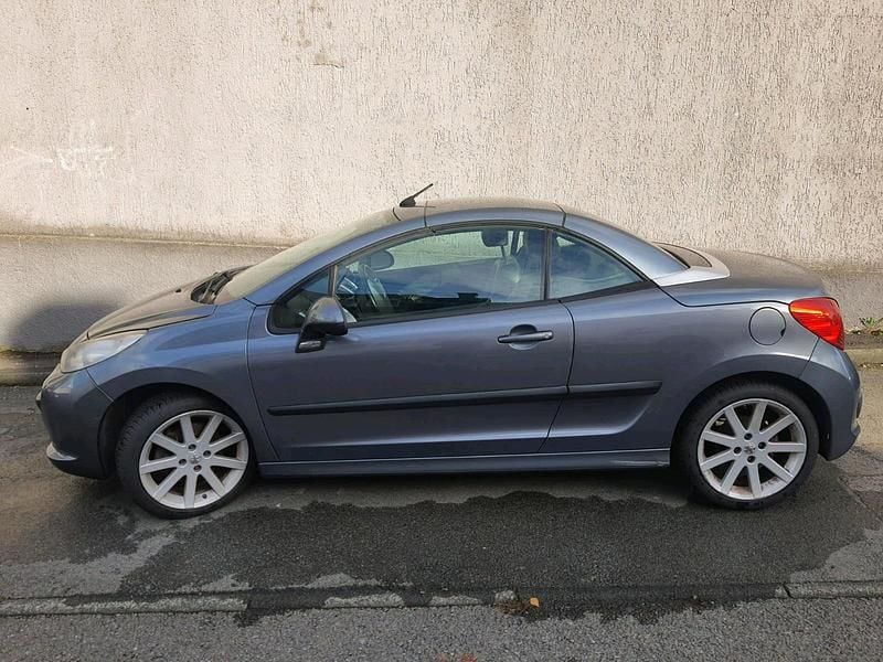 Grau Gebraucht 2007 Peugeot 207 CC Cabrio | 1.500 € (Fairer Preis) - Bild 1/4
