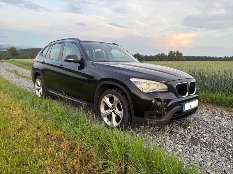 Schwarz Gebraucht 2013 BMW X1 Sport Line SUV | 8.299 € (Guter Preis) - Bild 1/4