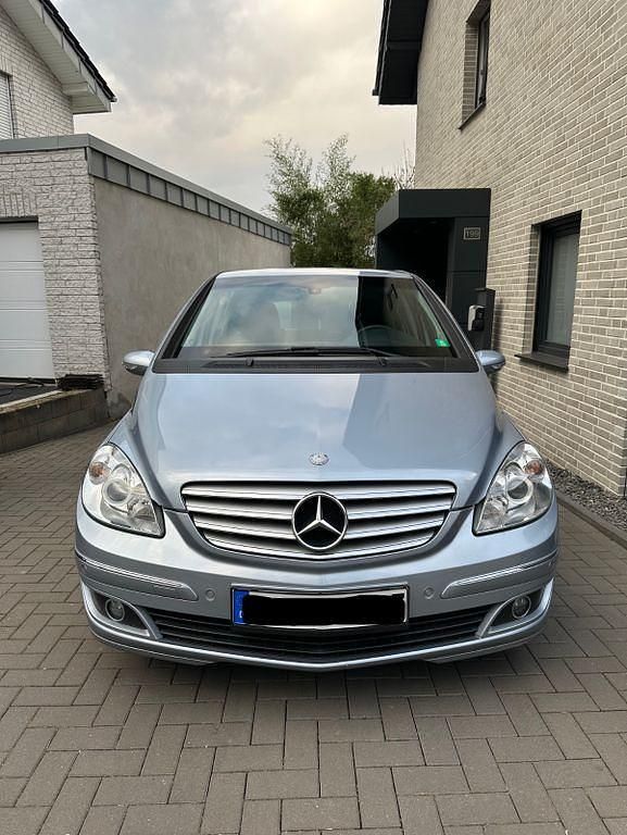Blau Gebraucht 2006 Mercedes B200 Van / Kleinbus | 6.600 € (Etwas zu teuer) - Bild 1/4