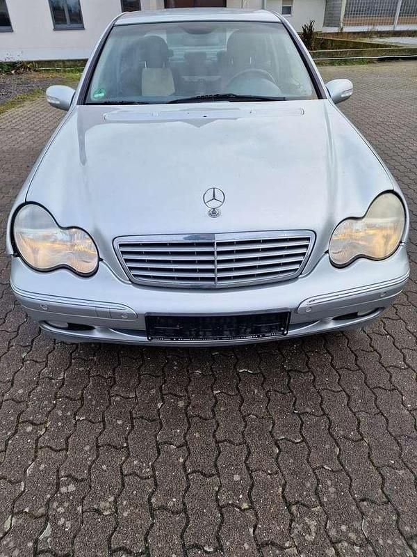 Grau Gebraucht 2003 Mercedes C180 Elegance Limousine | 1.150 € (Superpreis) - Bild 1/4