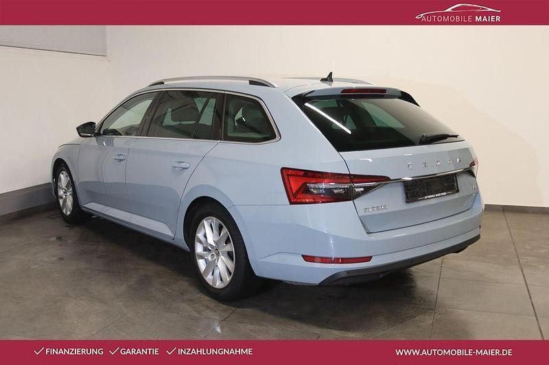 Gebraucht Skoda Superb 200 PS (147 kW) 2022 Patina grau Kombi