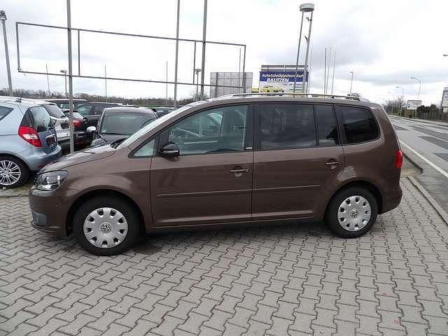 Gebraucht VW Touran Style 105 PS (77 kW) 2012 Toffeebraun metallic Van / Kleinbus