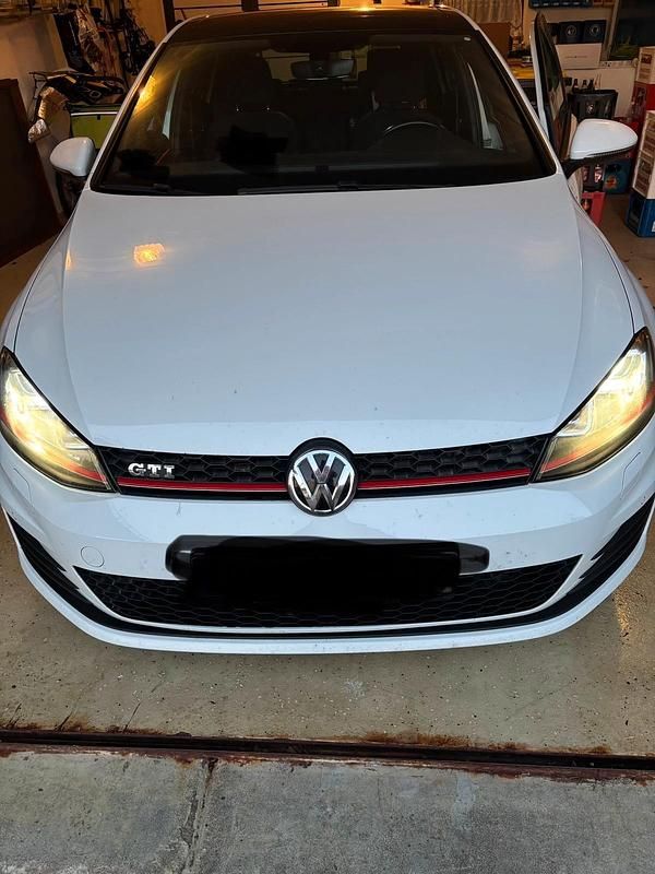 Weiß Gebraucht 2016 VW Golf VII GTI Limousine | 14.000 € (Guter Preis) - Bild 1/4