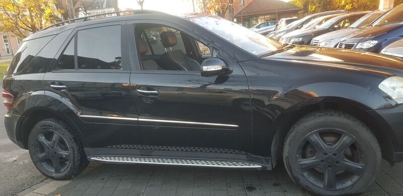Gebraucht Mercedes ML320 224 PS (164 kW) 2006 Schwarz metallic SUV