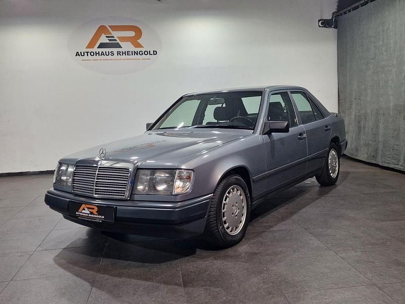 Grau Gebraucht 1989 Mercedes E300 Limousine | 17.499 € - Bild 1/4
