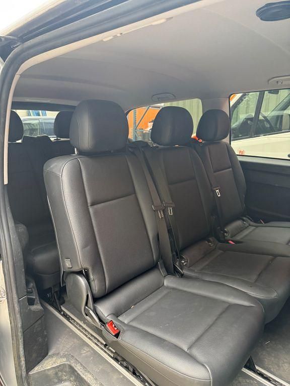 Rot Gebraucht 2019 Mercedes Vito Van / Kleinbus | 31.650 € (Teuer) - Bild 1/4