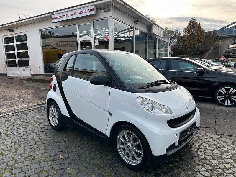 Weiß Gebraucht 2010 Smart ForTwo Coupé Passion Coupé | 2.990 € (Guter Preis) - Bild 1/4