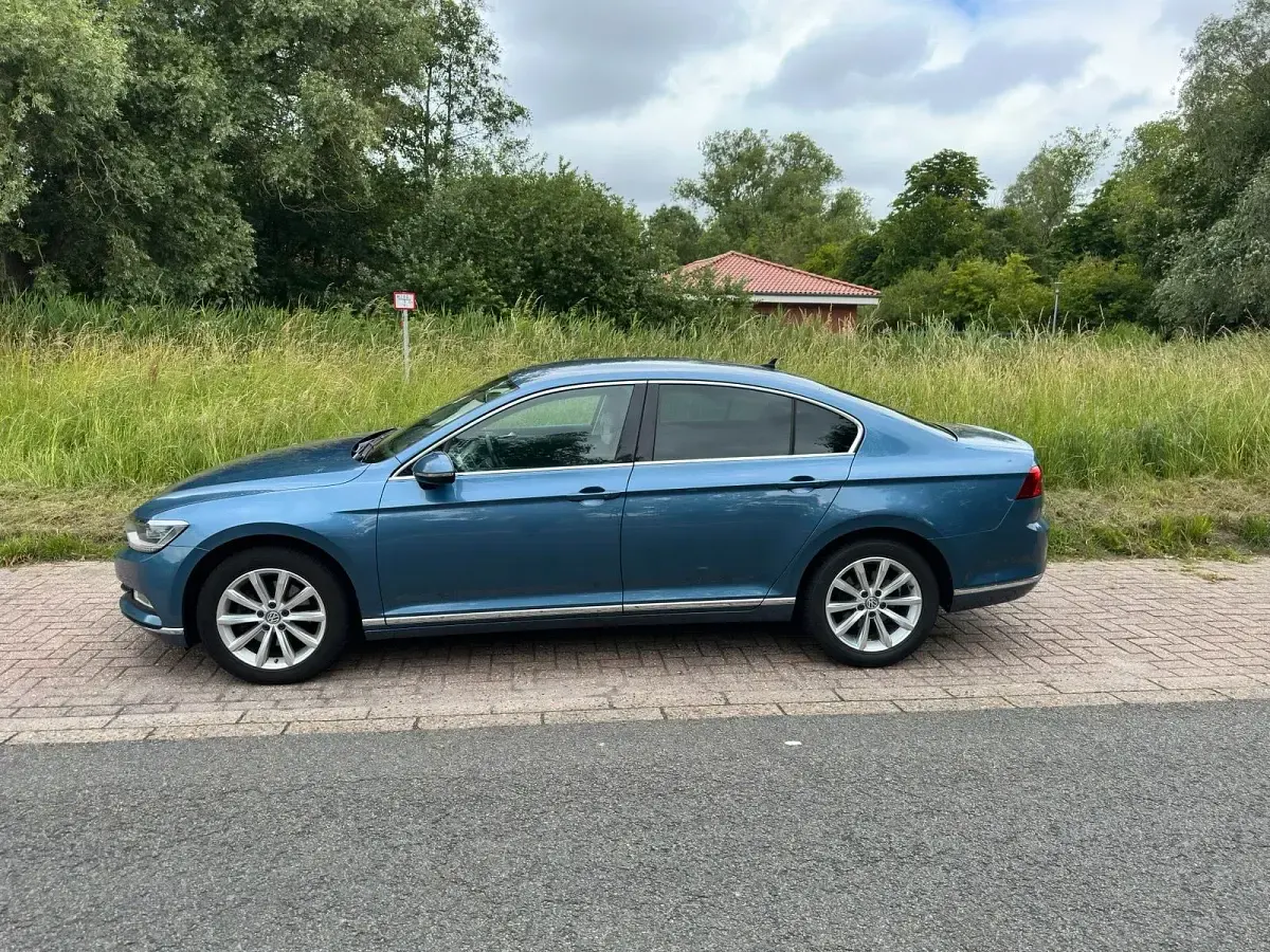 Gebraucht VW Passat Highline 150 PS (110 kW) 2015 Blau Limousine
