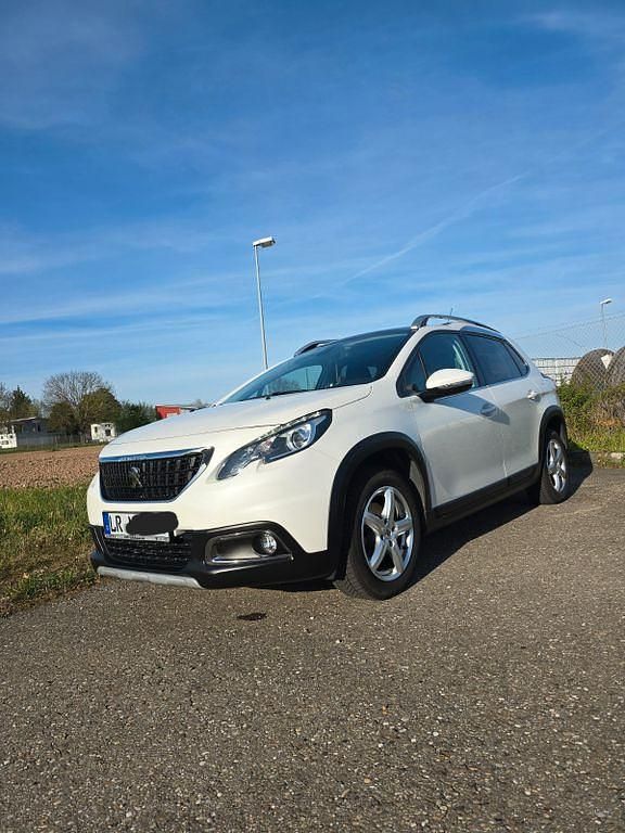 Weiß Gebraucht 2017 Peugeot 2008 Allure SUV | 8.990 € (Fairer Preis) - Bild 1/4