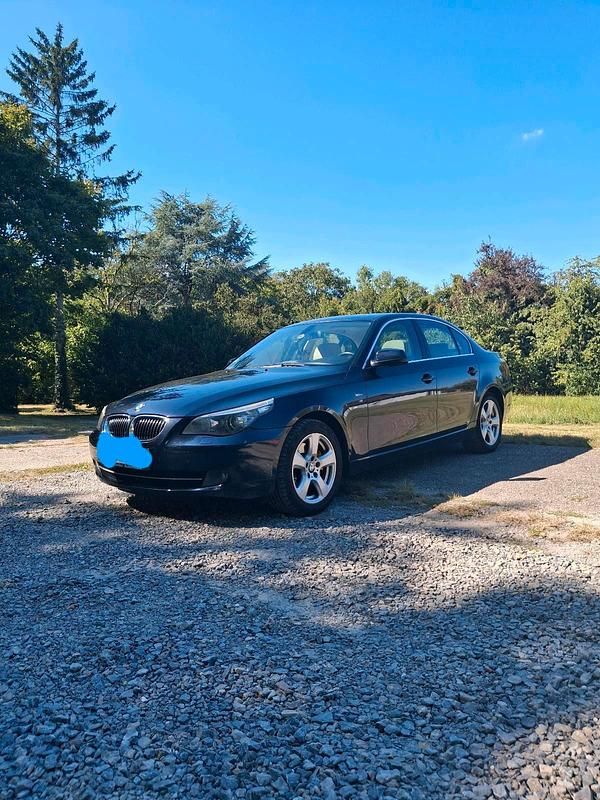 Blau Gebraucht 2009 BMW 525 Limousine | 8.600 € (Etwas zu teuer) - Bild 1/4