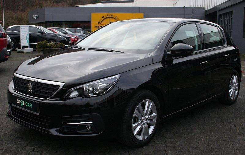 Gebraucht Peugeot 308 Active 110 PS (80 kW) 2021 Perla nera schwarz Limousine