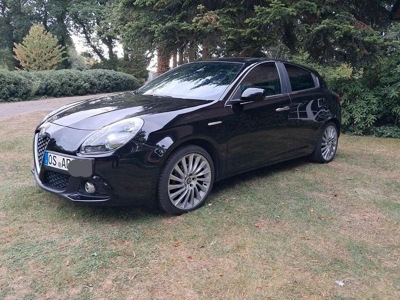 Schwarz Gebraucht 2016 Alfa Romeo Giulietta Kleinwagen | 11.800 € (Fairer Preis) - Bild 1/4