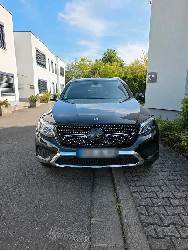 Schwarz Gebraucht 2017 Mercedes GLC250 SUV | 22.200 € (Superpreis) - Bild 1/4