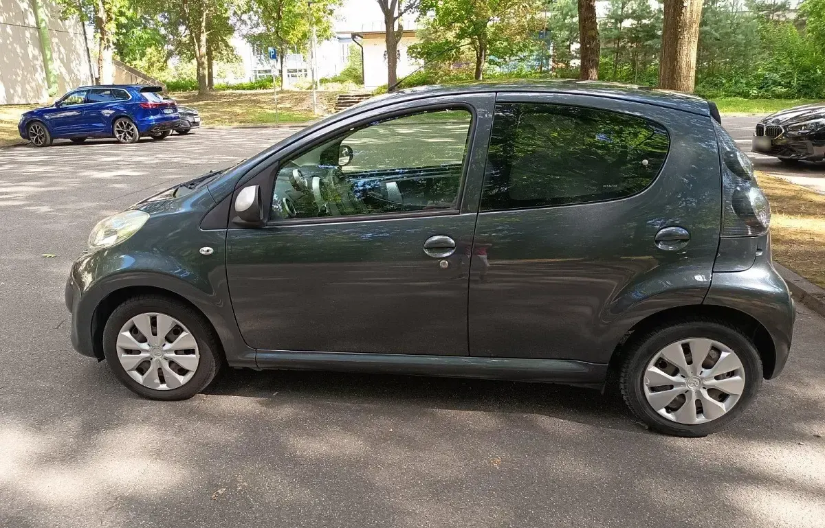 Gebraucht Citroën C1 SELECTION 68 PS (50 kW) 2011 Grau Kleinwagen