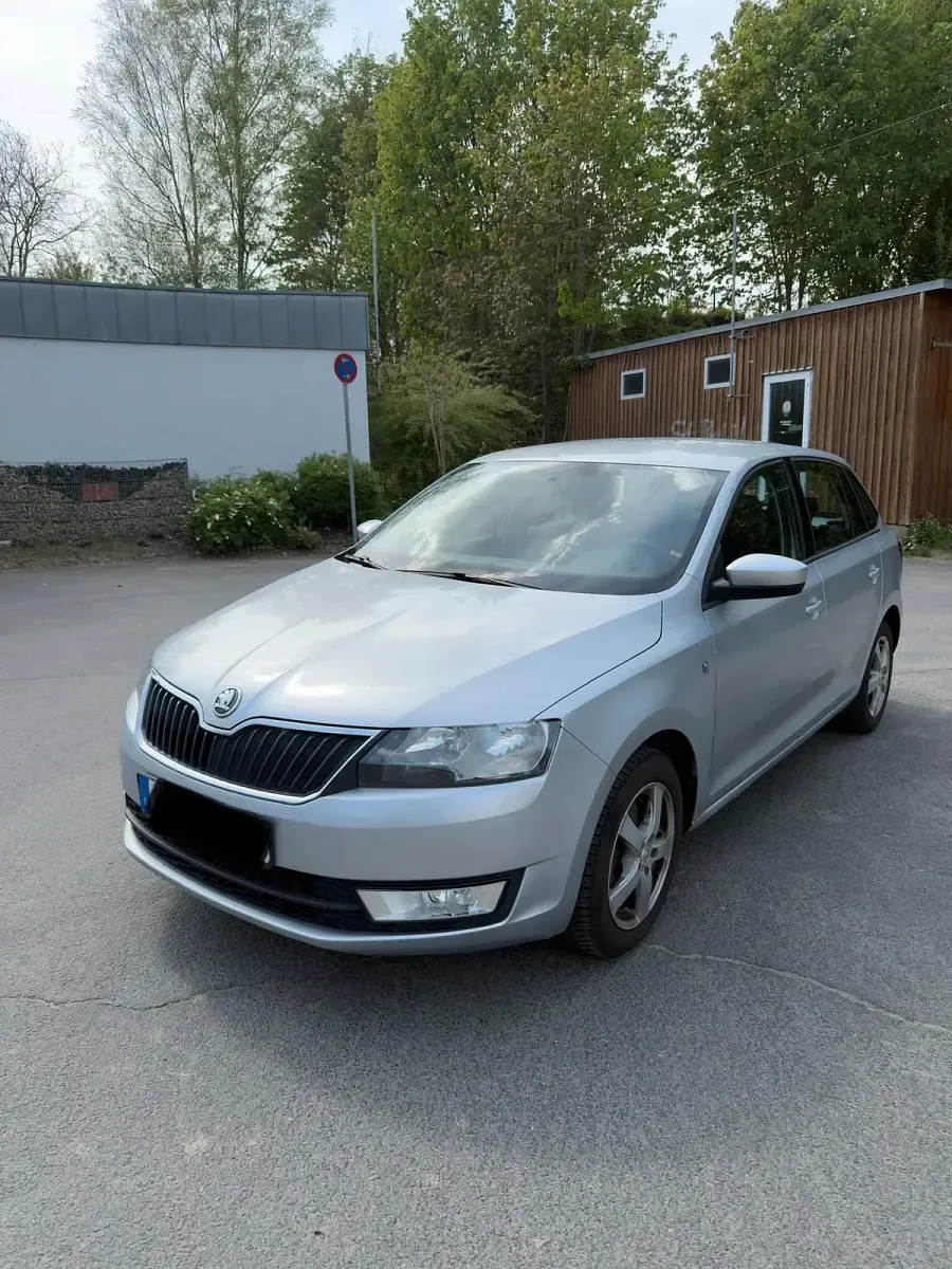 Gebraucht Skoda Rapid 105 PS (77 kW) 2014 Silber Kleinwagen