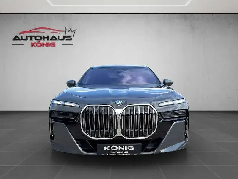 Gebraucht BMW 740 Executive 299 PS (219 kW) 2023 Grau Limousine