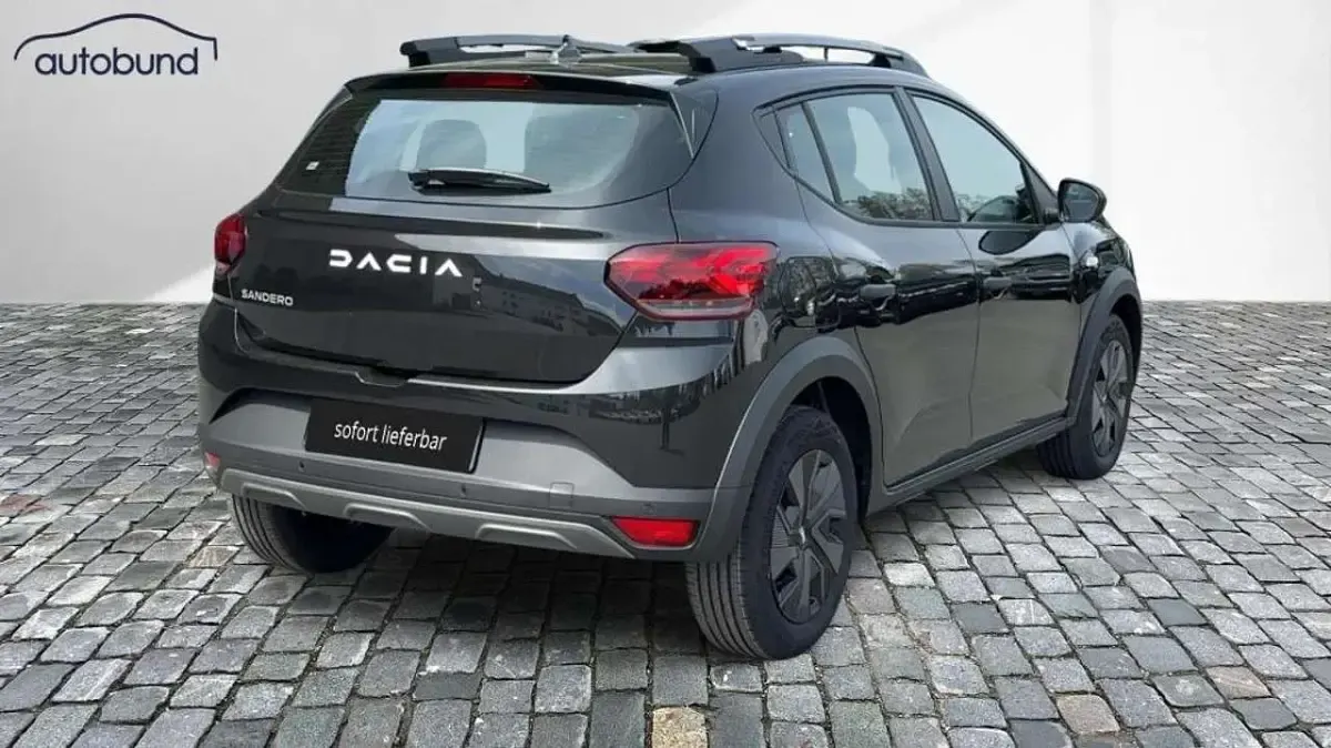 Neu Dacia Sandero Essentiel 91 PS (66 kW) 2025 Schwarz / perlmuttschwarz SUV