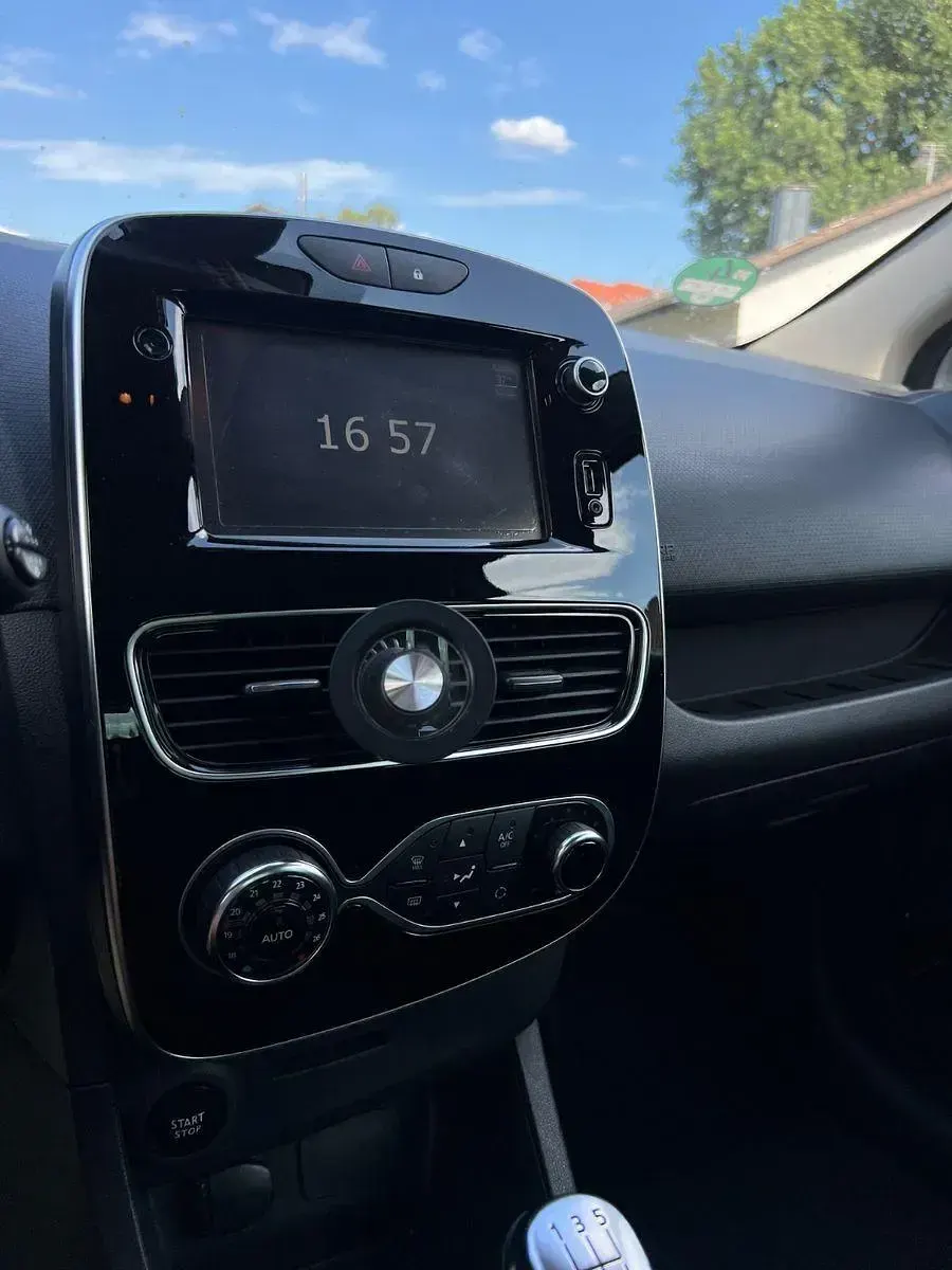 Gebraucht Renault Clio LIMITED 90 PS (66 kW) 2017 Weiß Kleinwagen