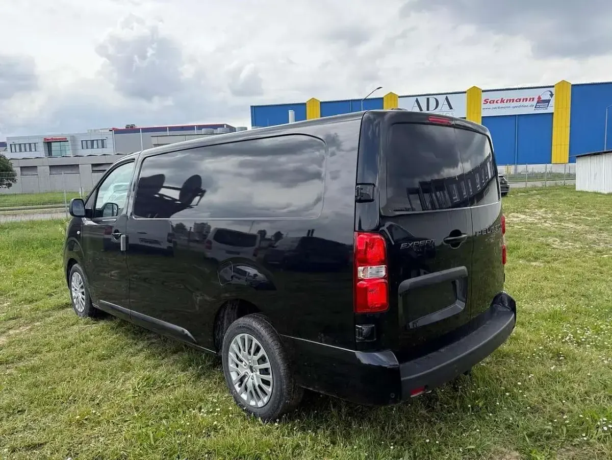Neu Peugeot Expert Style 179 PS (131 kW) 2026 Perla nera schwarz metallic Van