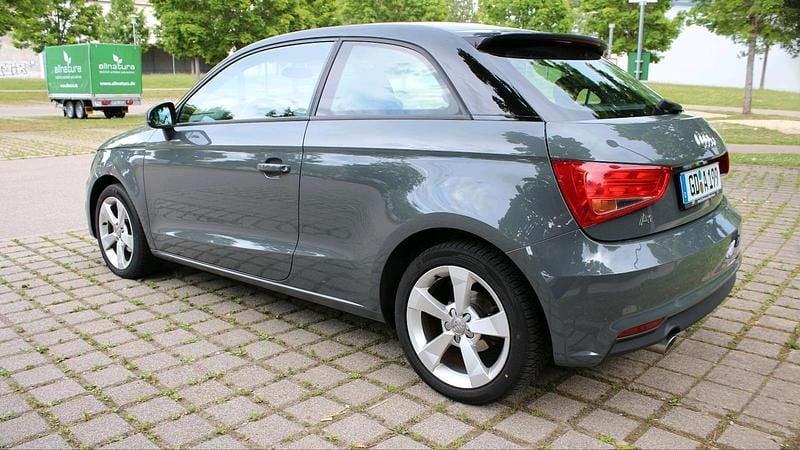 Gebraucht Audi A1 90 PS (66 kW) 2016 Grau Kleinwagen