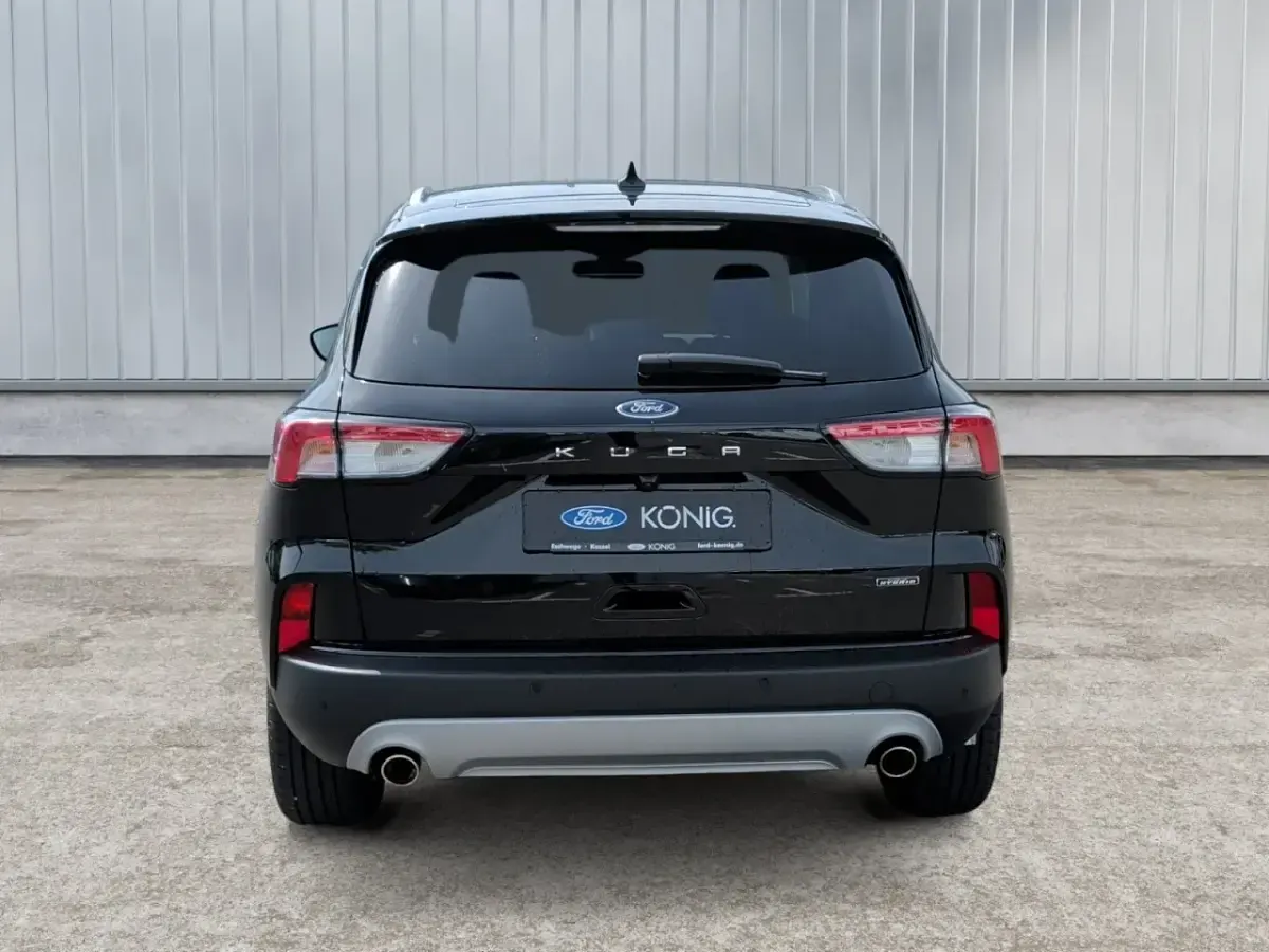 Usado Ford Kuga Titanium 224 HP (164 kW) 2024 Preto SUV
