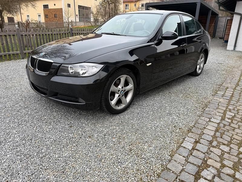 Gebraucht BMW 318 129 PS (94 kW) 2007 Schwarz Limousine