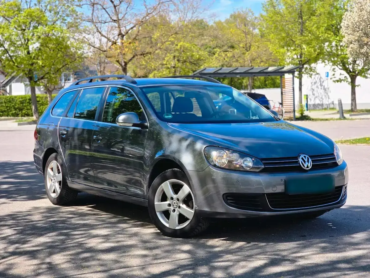 Gebraucht VW Golf VI 105 PS (77 kW) 2010 Grau Kleinwagen