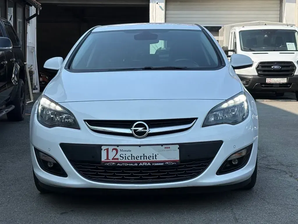 Gebraucht Opel Astra Style 140 PS (102 kW) 2015 Weiß Limousine