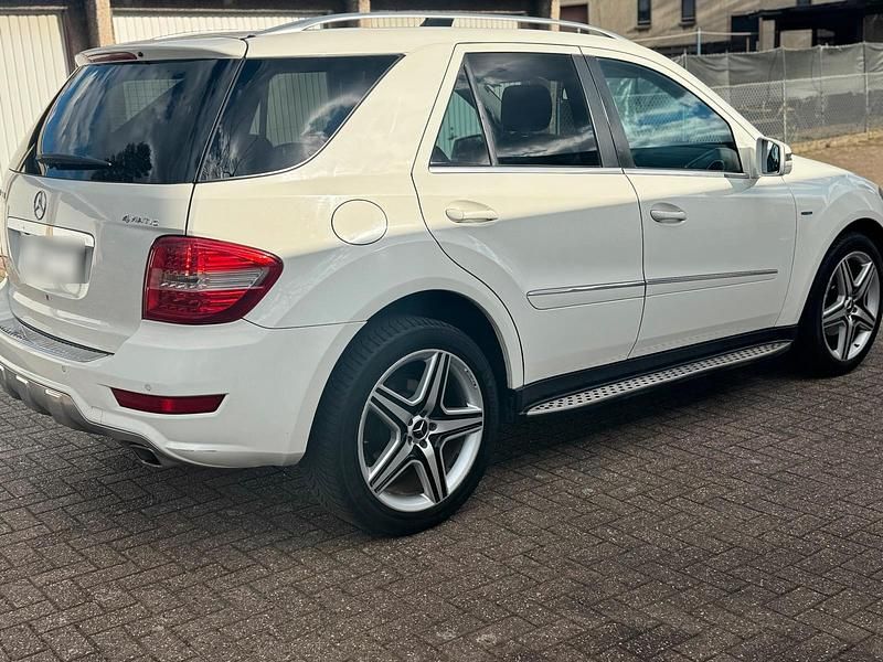 Gebraucht Mercedes ML300 AMG 204 PS (150 kW) 2011 Weiß SUV