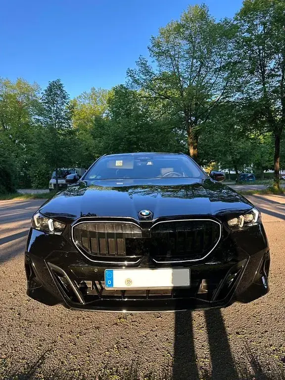 Gebraucht BMW 520 M Sport 197 PS (144 kW) 2024 Schwarz Kombi