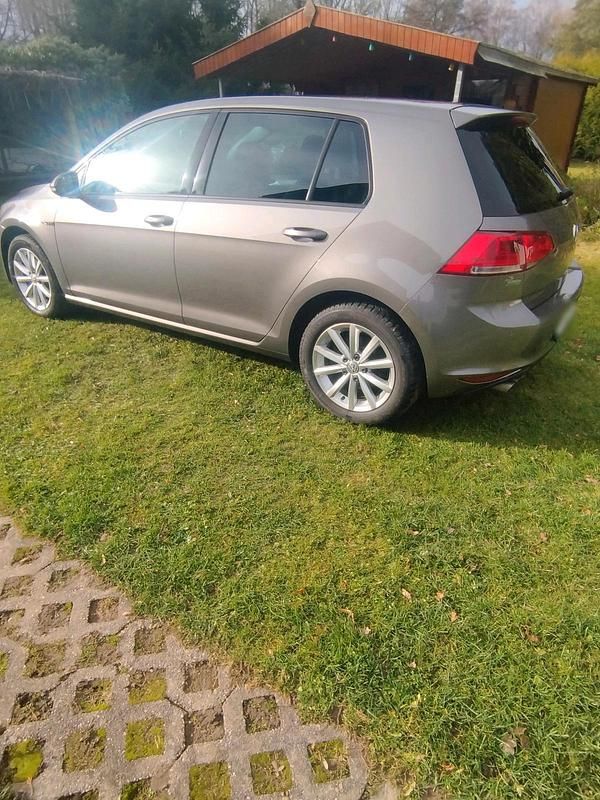 Gebraucht VW Golf VII 125 PS (91 kW) 2015 Grau Limousine