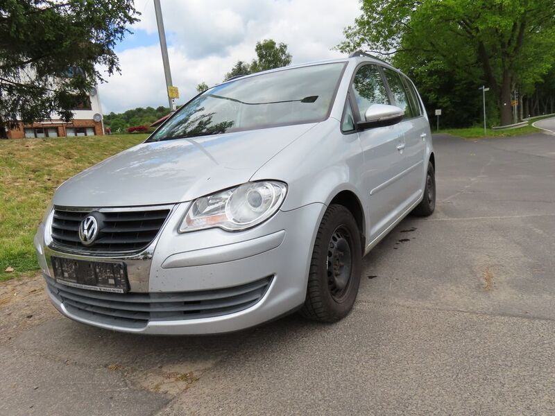 Silber Gebraucht 2010 VW Touran Trendline Van / Kleinbus | 2.500 € (Superpreis) - Bild 1/4