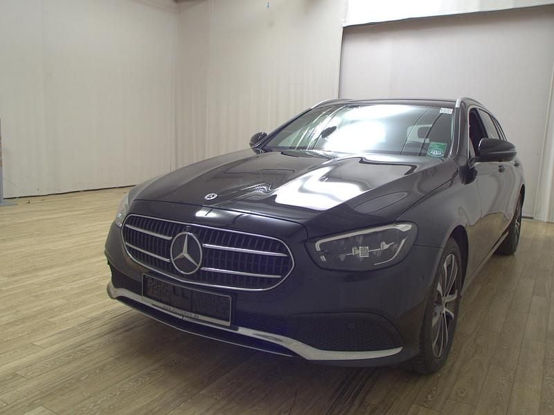 Gebraucht Mercedes E300 Avantgarde 306 PS (225 kW) 2022 Schwarz Kombi