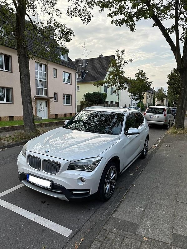 Weiß Gebraucht 2011 BMW X1 SUV | 7.000 € - Bild 1/4