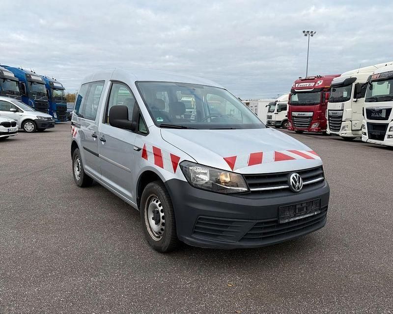 Gebraucht VW Caddy Trendline 102 PS (75 kW) 2018 Silber Van / Kleinbus