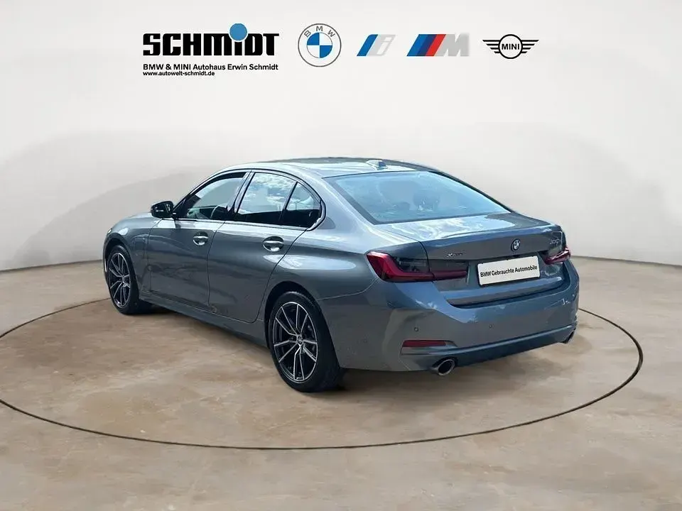 Gebraucht BMW 330 184 PS (135 kW) 2024 Grau Limousine